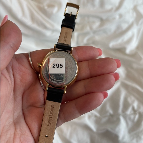 Authentic Michael Kors Watch - Picture 6 of 13